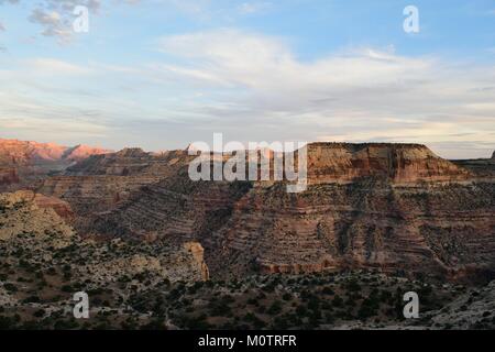 Vue de l'Utah's little grand canyon au coucher du soleil dans le san rafel houle. Banque D'Images