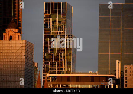 Le coucher de soleil sur les bâtiments de Melbourne Banque D'Images