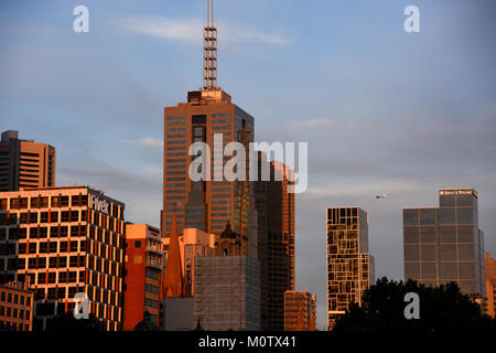 Le coucher de soleil sur les bâtiments de Melbourne Banque D'Images