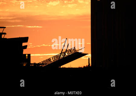 Coucher de soleil sur la rivière Achillée à Melbourne avec l'Mebourne Convention Center dans l'arrière-plan Banque D'Images