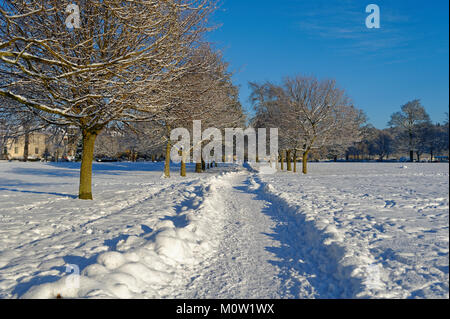 Perth, Ecosse, Royaume-Uni. Un jour d'hiver en novembre 2010 suite à une température basse record la nuit avant de -17 °C. Banque D'Images