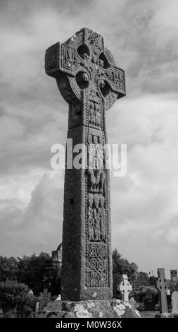 Haut Celtic Cross, Drumcliff de sépulture. L'église de saint Colomba Banque D'Images