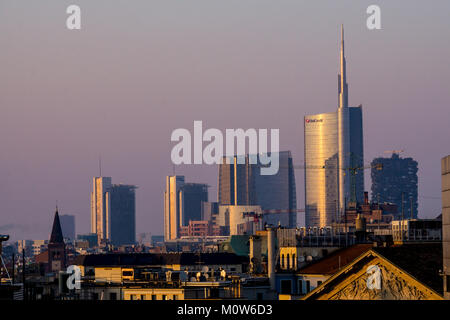 Italie,Lombardie,Milan,skyline avec Unicredit Tower vue du Duomo roof Banque D'Images