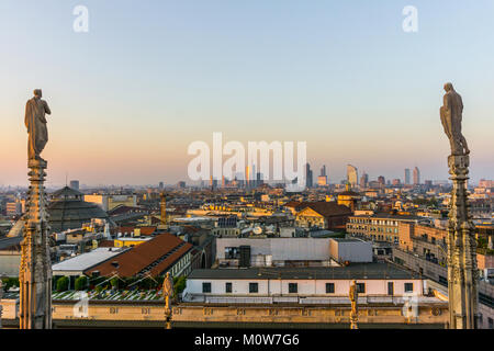 Italie,Lombardie,Milan,skyline vue du Duomo roof Banque D'Images