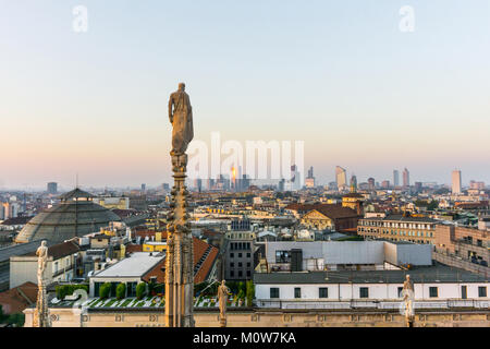 Italie,Lombardie,Milan,skyline vue du Duomo roof Banque D'Images