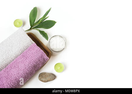 L'établissement Spa sur fond blanc avec l'exemplaire de l'espace. Vous pourrez vous détendre. Banque D'Images
