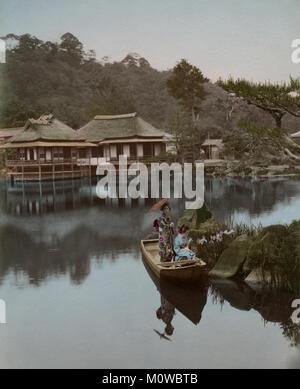 C. 1880 - Japon geishas en bateau de plaisance sur le lac Banque D'Images