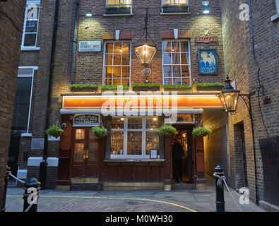 Agneau et Covent garden pub drapeau Banque D'Images