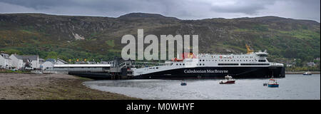 Caledonian MacBrayne bateau amarré au quai d'Ullapool avec destination Stornoway, Highlands, Scotland, UK Banque D'Images