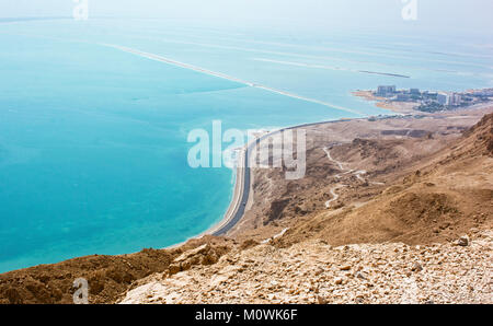 L'évaporation de la Mer Morte falaises au-dessus de piscines Banque D'Images