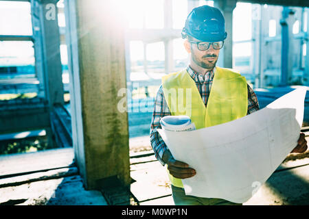 Photo de la construction ingénieur à plan de site Banque D'Images