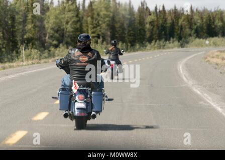 Le Canada, Territoire du Yukon, les motards sur la route de l'Alaska Banque D'Images