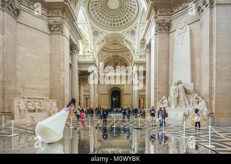 France, Paris, Quartier Latin, Panthéon (1790) en style néo classique,Monuments exposition en mouvement sur le site de la pendule de Foucault Banque D'Images