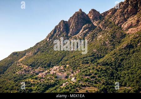 France,Corse du Sud,village dominant le golfe de Porto,non loin du village d'Ota Banque D'Images