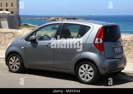 GALLIPOLI, ITALIE - 31 MAI 2017 : Suzuki Splash petite ville voiture stationnée en Italie. Il y a 41 millions de véhicules immatriculés en Italie. Banque D'Images