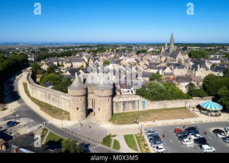 France,Loire Atlantique,Presqu'ile de Guerande (Guérande) dans la péninsule, Parc Naturel Régional de la Brière (Parc Naturel Régional de Brière),Guerande,porte Saint Michel (St Michael's Gate) (vue aérienne) Banque D'Images