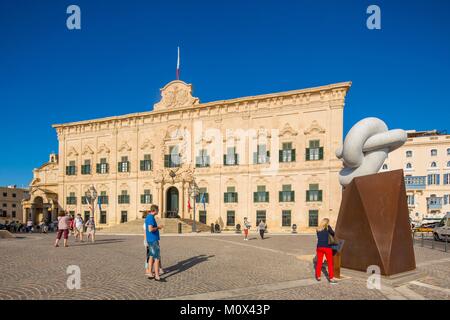 Malte, La Valette, classée au Patrimoine Mondial de l'UNESCO, Auberge de Castille conçu par Andrea Belli en 1744,maintenant à la maison au bureau du Premier Ministre Banque D'Images