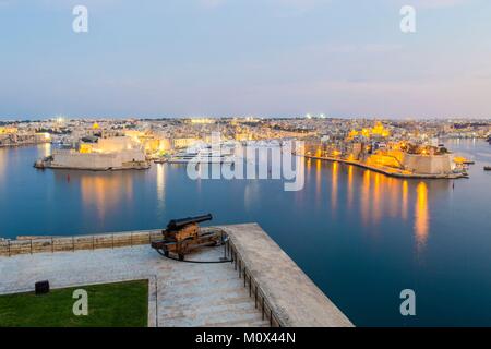 Malte, La Valette, classée au Patrimoine Mondial de l'UNESCO,donnant sur les trois villes (Senglea et Birgu sur la gauche) de la partie supérieure des jardins Barrac Banque D'Images