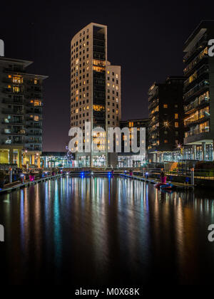 Clarence Dock / Dock dans Leeds Leeds, West Yorkshire, UK at Night Banque D'Images
