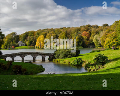 Les jardins de Stourhead, Wiltshire, Angleterre Banque D'Images