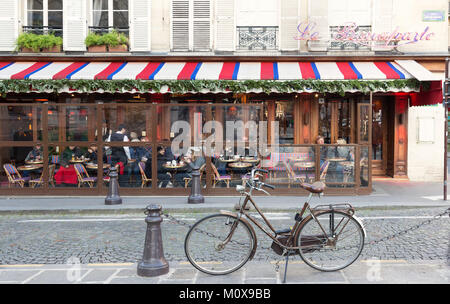 Paris, France-January 14, 2018 : Le Bonaparte est l'un des meilleurs cafés traditionnels de Saint-Germain des Prés, sa terrasse offre une vue à couper le souffle Banque D'Images