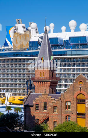 Ancien bâtiment de la compagnie de navigation à vapeur et l'Ovation du Royal Caribbean of the Seas Cruise Ship, The Rocks, Sydney, Australie. Banque D'Images