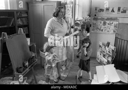 L'école primaire du village des années 1970 en Angleterre. Cheveley Cambridgeshire 1978 70s UK HOMER SYKES Banque D'Images