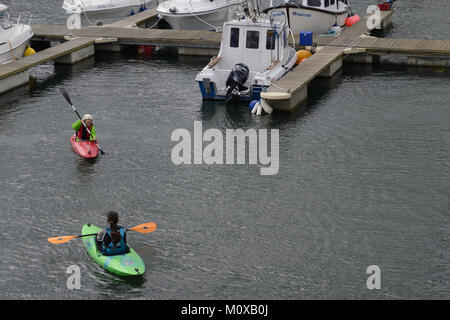 Entraînement en kayak à Seaham Harbour Marina, comté de Durham avec instruction donnée Banque D'Images