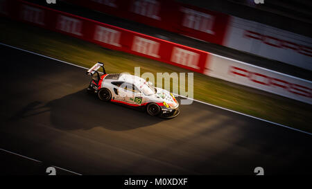 Michael Christensen (DNK) / Kevin Estre (FRA) conduisant le # 92 LMGTE Pro Porsche GT Porsche 911 RSR de l'équipe à se qualifier pour le 2017 24 Heures du Mans Banque D'Images