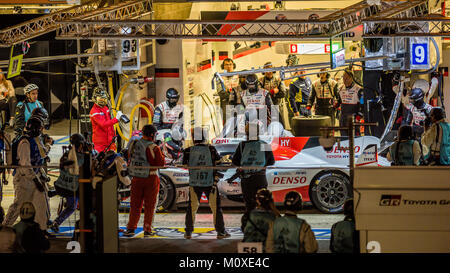 Jose Maria Lopez (ARG) / Nicolas Lapierre (FRA) / Yuji Kunimoto (JPN) conduisant le # 9 LMP1 Gazoo Racing Toyota TS050 Hybrid 24 h Le Mans Banque D'Images