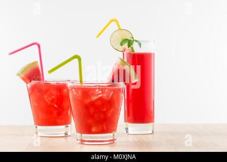 Le jus de melon d'eau fraîche dans le verre.focus sélectif sur la vitre avant Banque D'Images