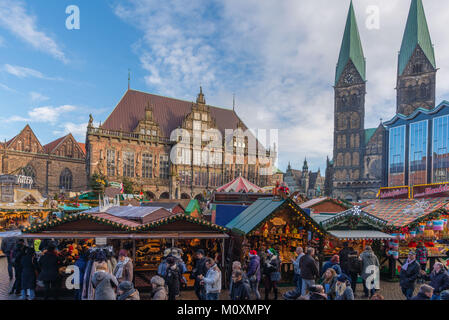 Marché de Noël, Place du marché dans le centre-ville, de la cathédrale de Petri (à droite), Bremen, Germany, Europe Banque D'Images