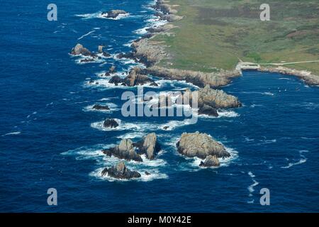 France,Finistere,île Ouessant Yuzin,plage et côte rocheuse (vue aérienne) Banque D'Images