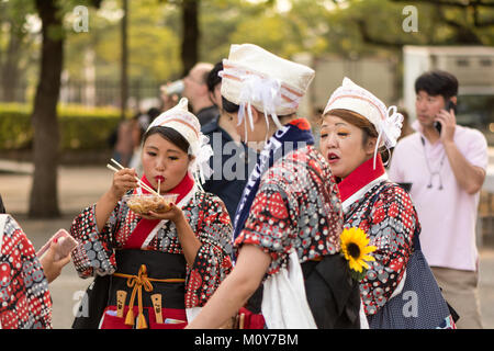 Des danseurs traditionnels japonais Banque D'Images