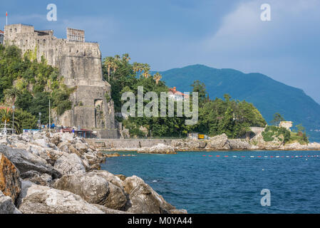 La forteresse de forte Mare et les ruines de la citadelle à Herceg Novi ville sur la côte de la mer adriatique au Monténégro Banque D'Images