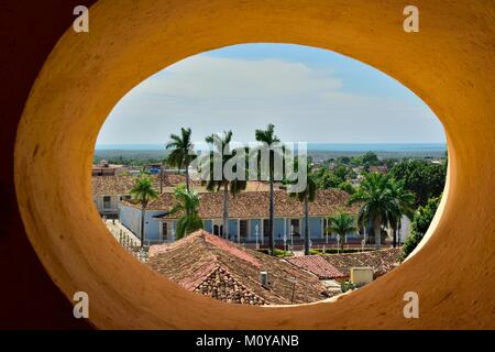 Vue depuis une tour de St François d'assise couvent et l'Église. Trinidad, Cuba Banque D'Images