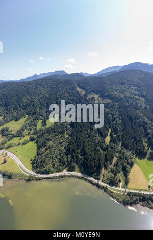 Vue aérienne de la campagne autour de road B17, 87642 Halblech, Bavière, Allemagne Banque D'Images