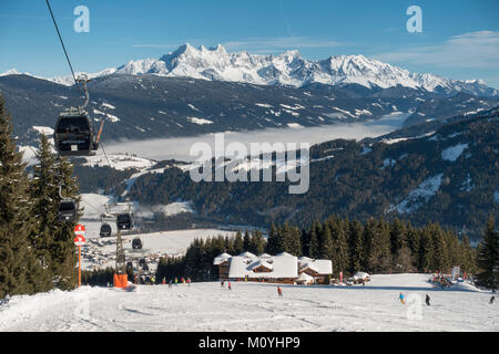 Pente de ski avec téléskis à l'Griesenkareck,1991m,Ski amade région',derrière massif du Dachstein communauté,Flachau Banque D'Images