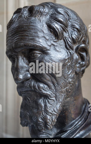 Sculpture en bronze,Portrait,Michelangelo par Daniele da Volterra,Musée du Louvre,Paris,France Banque D'Images