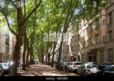 Allemagne, Cologne, d'avions à l'Weissenburg street dans le quartier d'Agnes. Deutschland, Koeln, der im Weissenburgstrasse dans 'Section Agnesviertel. Banque D'Images