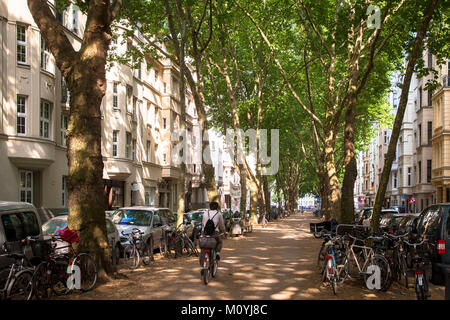 Allemagne, Cologne, d'avions à l'Weissenburg street dans le quartier d'Agnes. Deutschland, Koeln, der im Weissenburgstrasse dans 'Section Agnesviertel. Banque D'Images