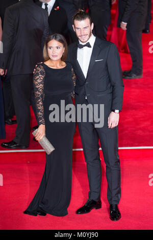 Londres, Royaume-Uni, 26 octobre 2015, Gareth Bale et Emma Rhys-Jones assister à la première mondiale de 'Stinger' au Royal Albert Hall. Mariusz Goslicki/Alamy Banque D'Images