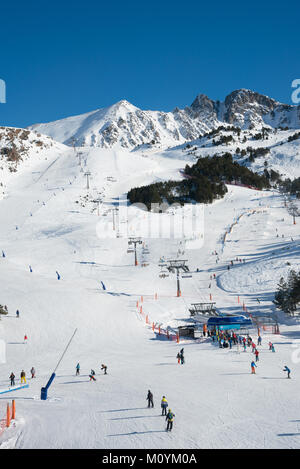 Les pentes couvertes de neige à Grau Roig, Grandvalaria ski area, Andorre, Europe Banque D'Images