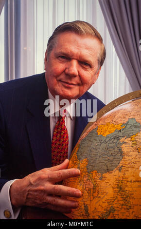 Paul S. Amos - dans son bureau AFLAC. AFLAC a été fondée par les frères John, Paul (mort en 2014), et William Amos à Columbus, en Géorgie en 1955. Banque D'Images