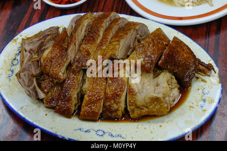 Le canard grillé BARBECUE de style chinois dans un restaurant local à Hong Kong. Banque D'Images