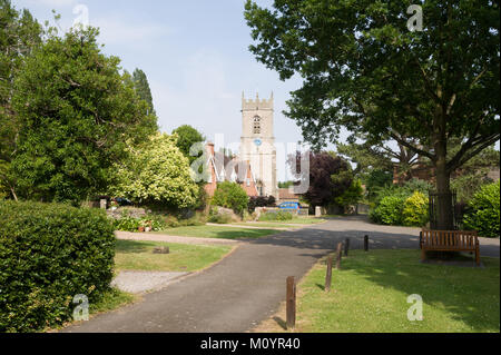 Eglise de Saint-André et village, Cleeve avant dans le Vale of Evesham, Worcestershire, Angleterre, Royaume-Uni, Europe Banque D'Images