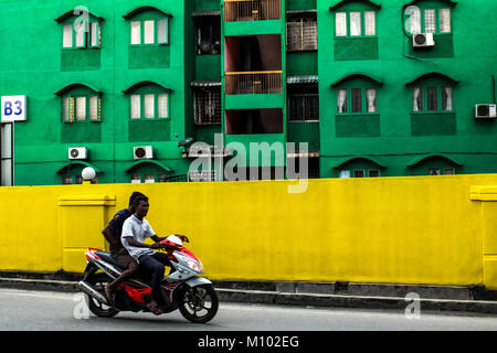 SHAH ALAM, en Malaisie - le 24 janvier : Un homme a vu la moto à Shah Alam en dehors de Kuala Lumpur le 24 janvier 2018. Credit : Samsul dit/AFLO/Alamy Live News Banque D'Images