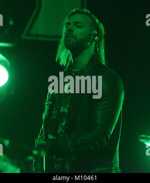 Green Bay, Wisconsin, USA. 24 Jan, 2018. Chanteur Matthew Tuck du groupe Bullet For My Valentine fonctionne à l Resch Center à Green Bay, Wisconsin. Ricky Bassman/CSM/Alamy Live News Banque D'Images