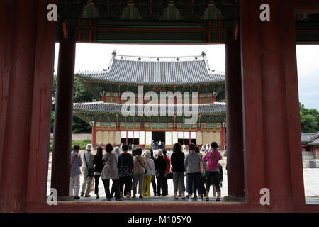 Corée du Sud : Injeongjeon (Hall principal) du palais Changdeokgung à Séoul | conditions dans le monde entier Banque D'Images