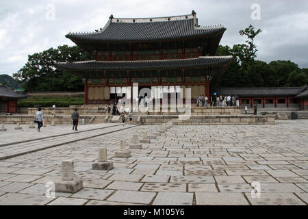 Corée du Sud : Injeongjeon (Hall principal) du palais Changdeokgung à Séoul | conditions dans le monde entier Banque D'Images